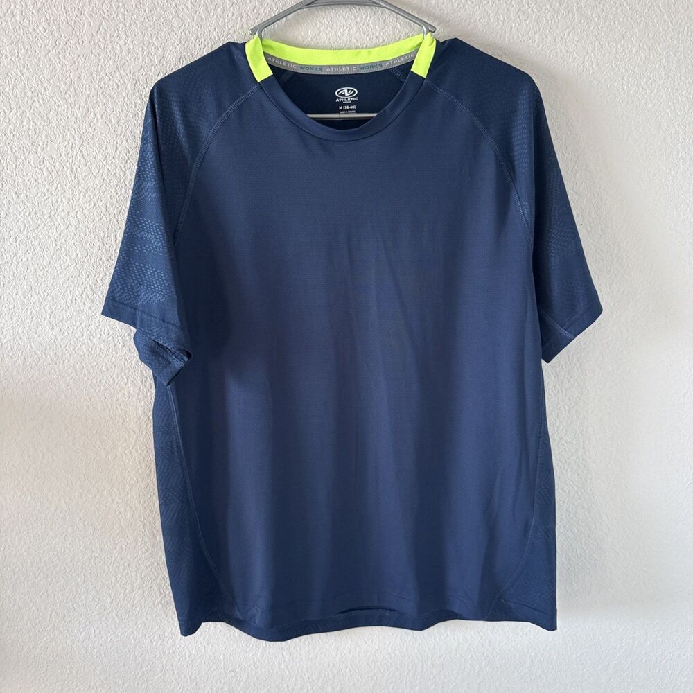Athletic Men Blue In Green Teshirt Short Sleeve, size M